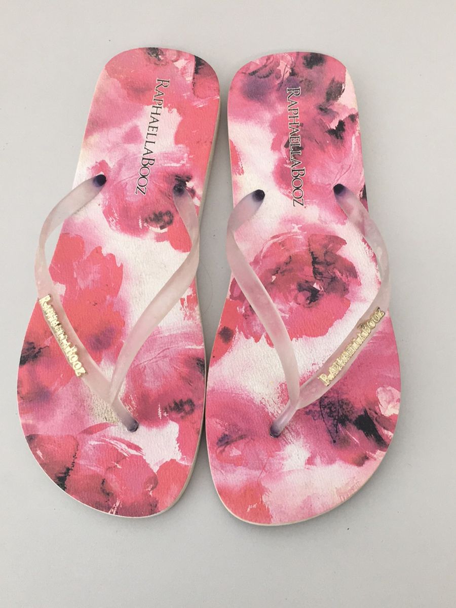 raphaella booz chinelo