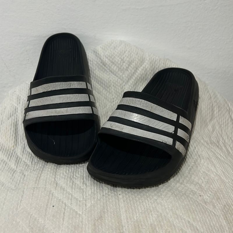 Chinelo da hotsell adidas florido