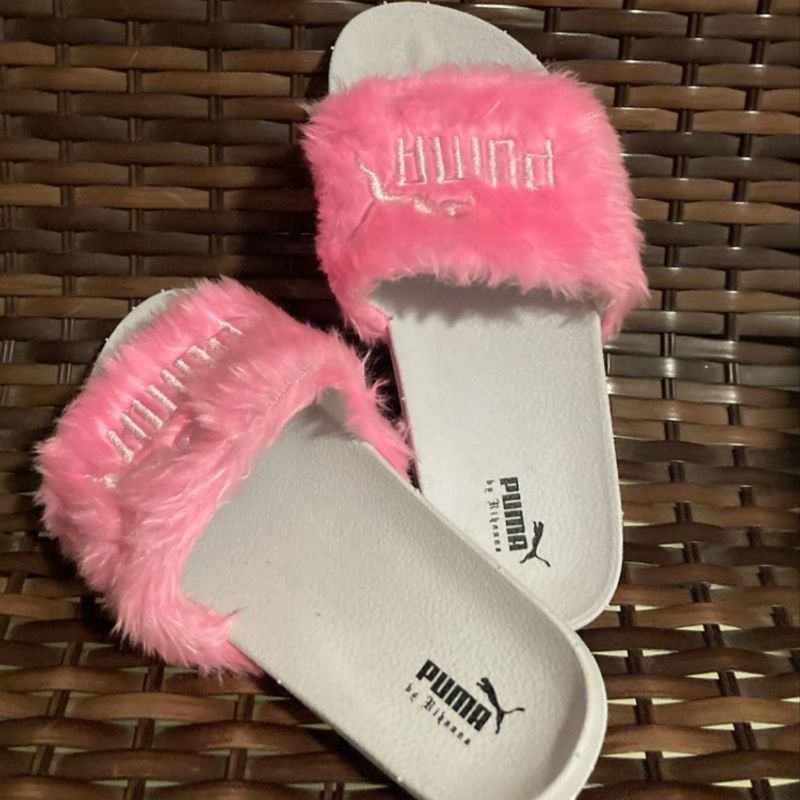 Chinelo Slide Puma de Pelinho Pelucia Rasteira Feminina Puma