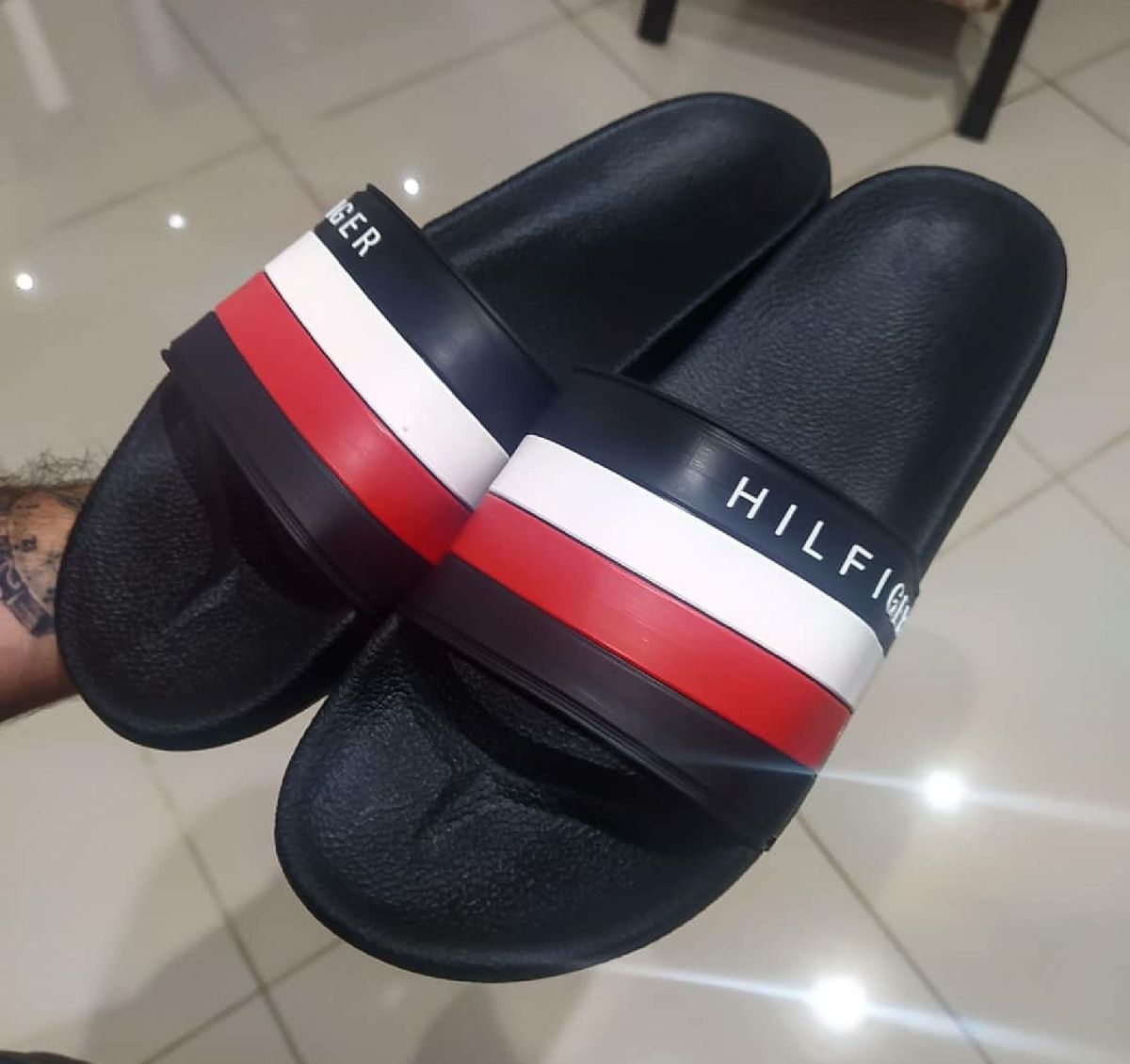 chinelo slide tommy hilfiger