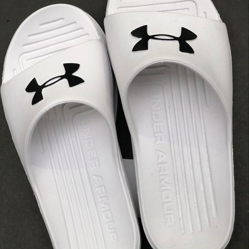 https://photos.enjoei.com.br/chinelo-under-armour-slide-core-unissex-37-38-91061171/800x800/czM6Ly9waG90b3MuZW5qb2VpLmNvbS5ici9wcm9kdWN0cy8xNjY4ODY4My80MjdiMmU4ZDMyNmEyODFkNTI4Yzc2YTUzZjgzMDc1MC5qcGc