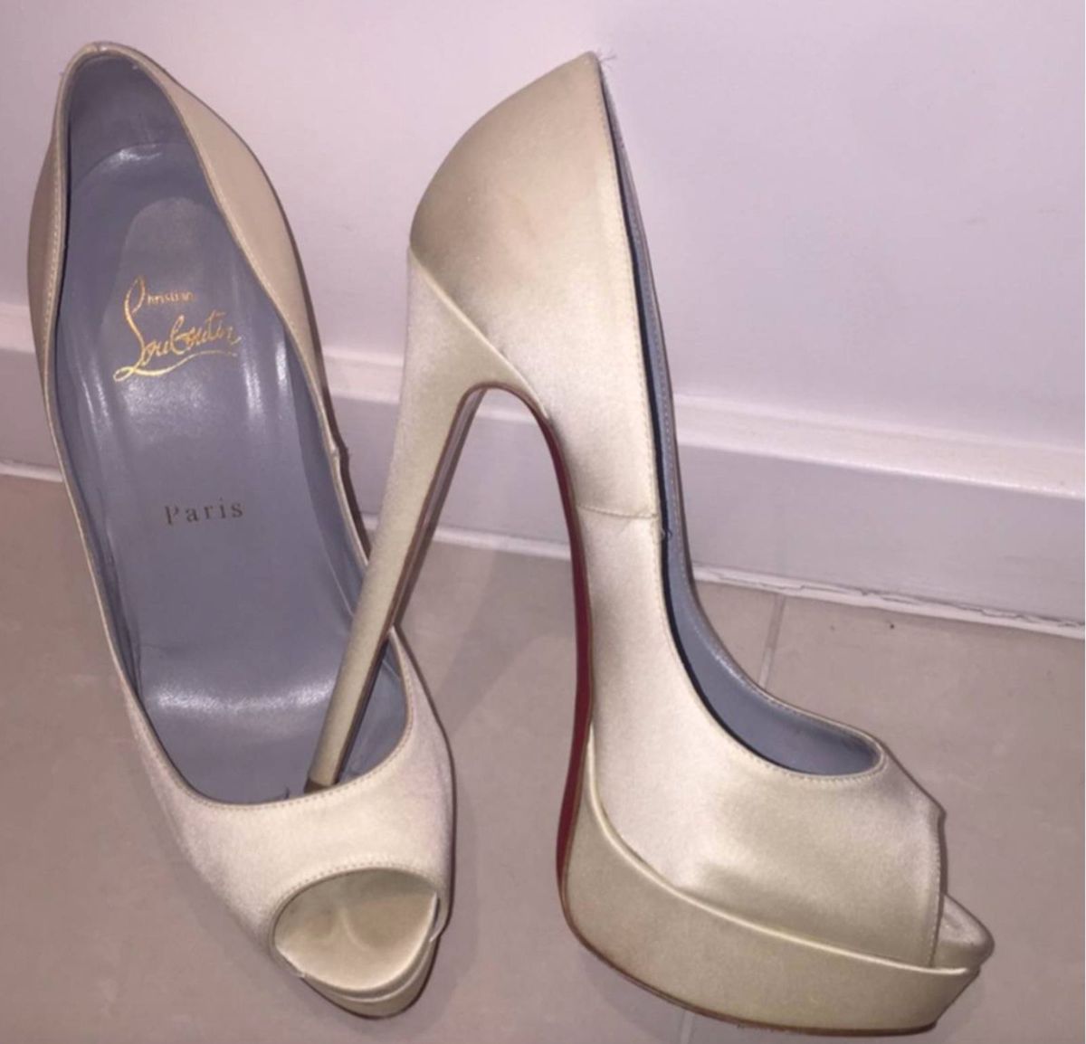 scarpin louboutin branco
