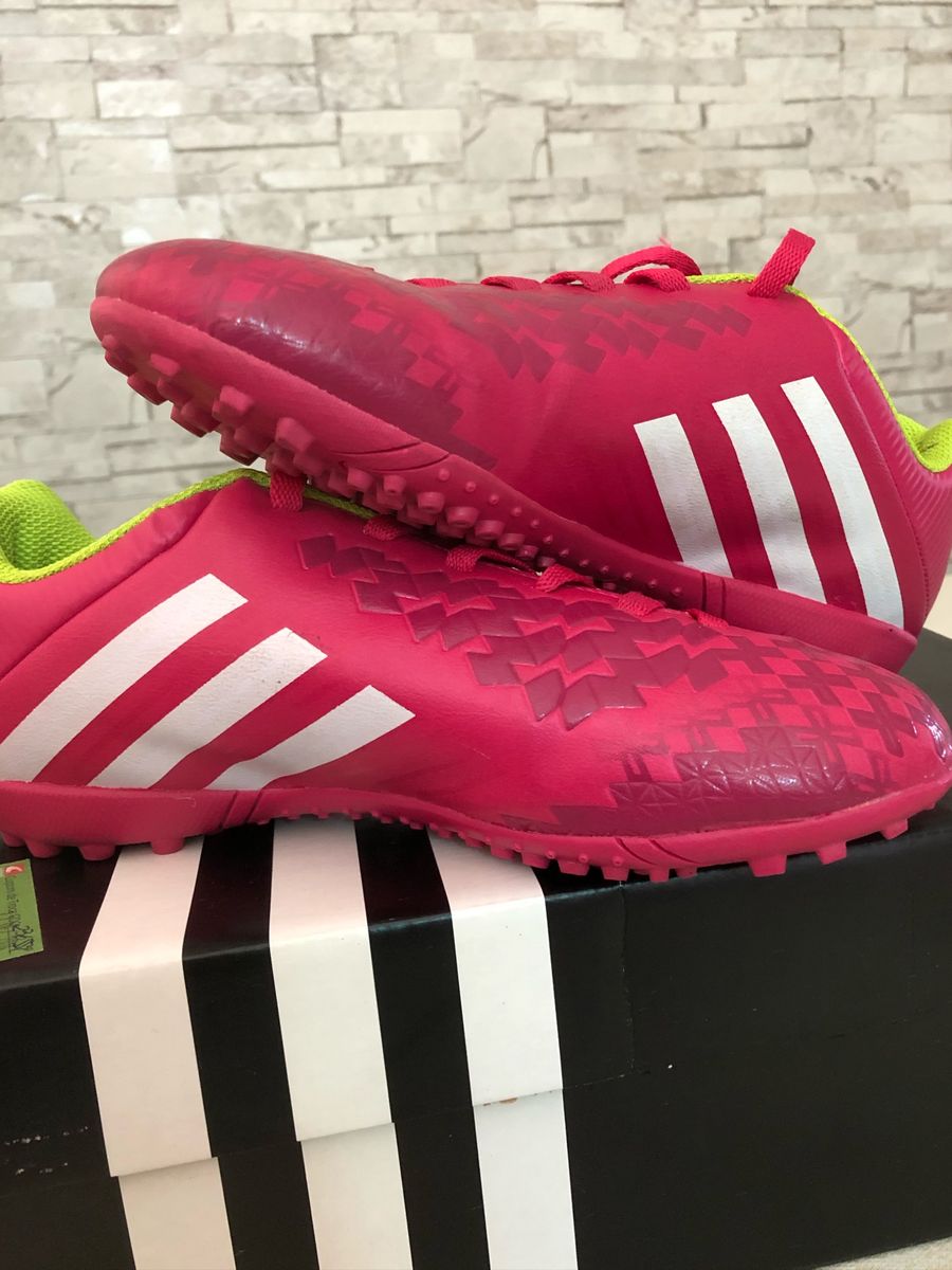 chuteira feminina adidas