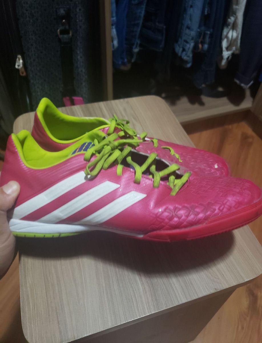 chuteira adidas predator futsal rosa