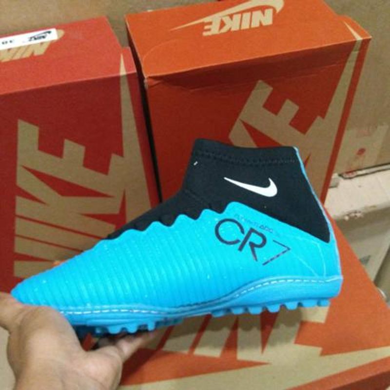 Chuteira nike best sale botinha cr7