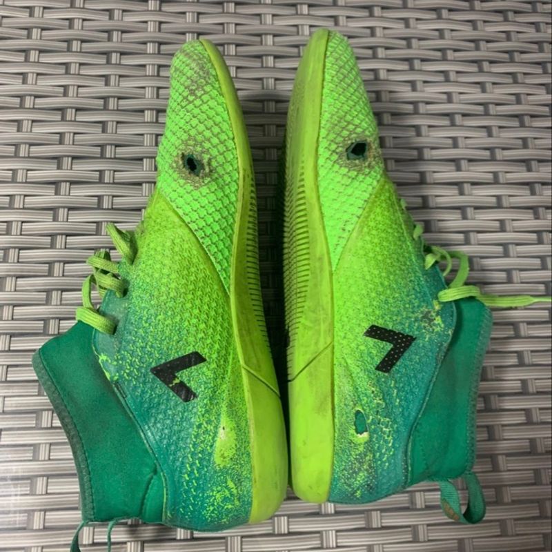 Chuteira adidas 2024 verde botinha