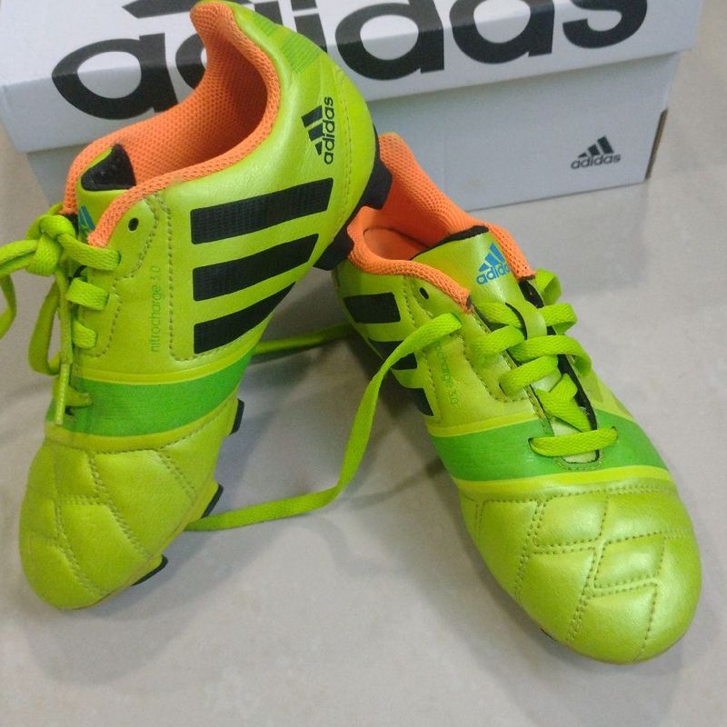 Chuteira de sale cravo adidas infantil