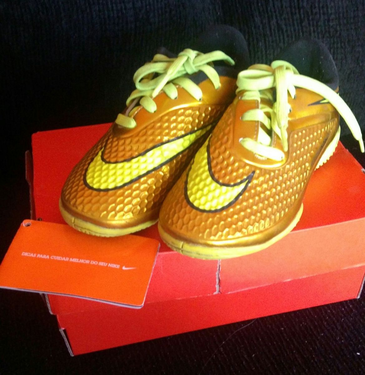 chuteira nike futsal dourada