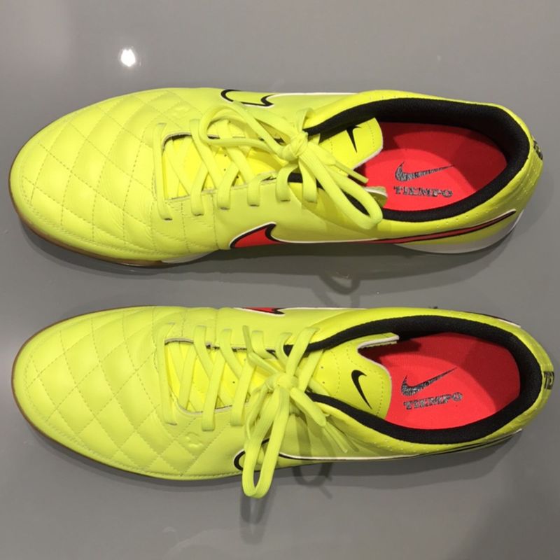 Nike tiempo store neon yellow