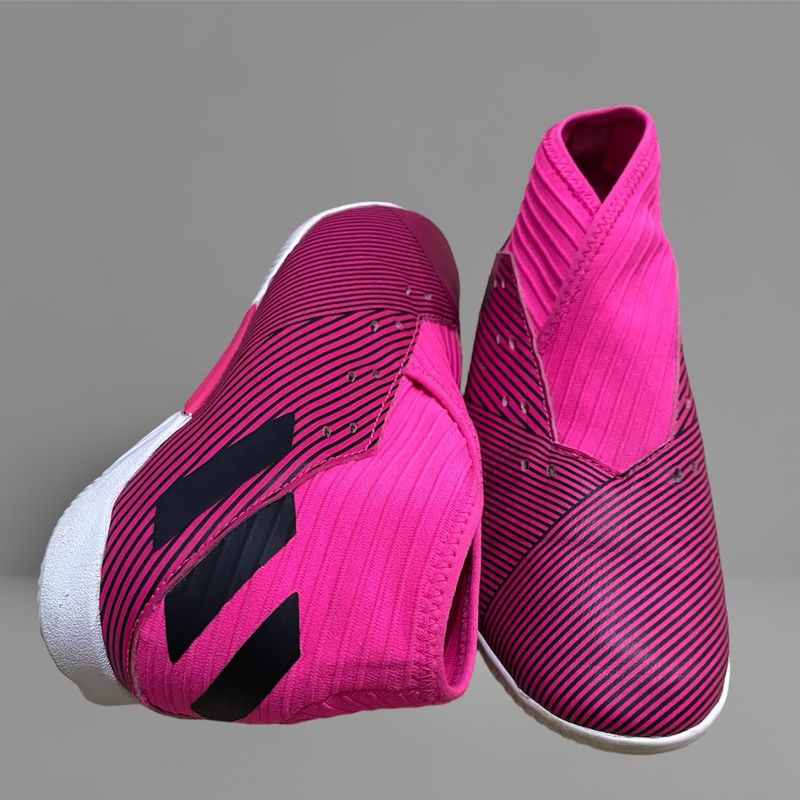 Chuteira best sale nemeziz rosa