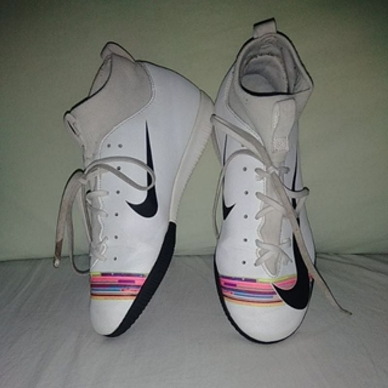 Chuteira best sale nike feminina