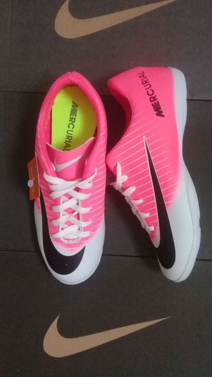 chuteira feminina rosa nike