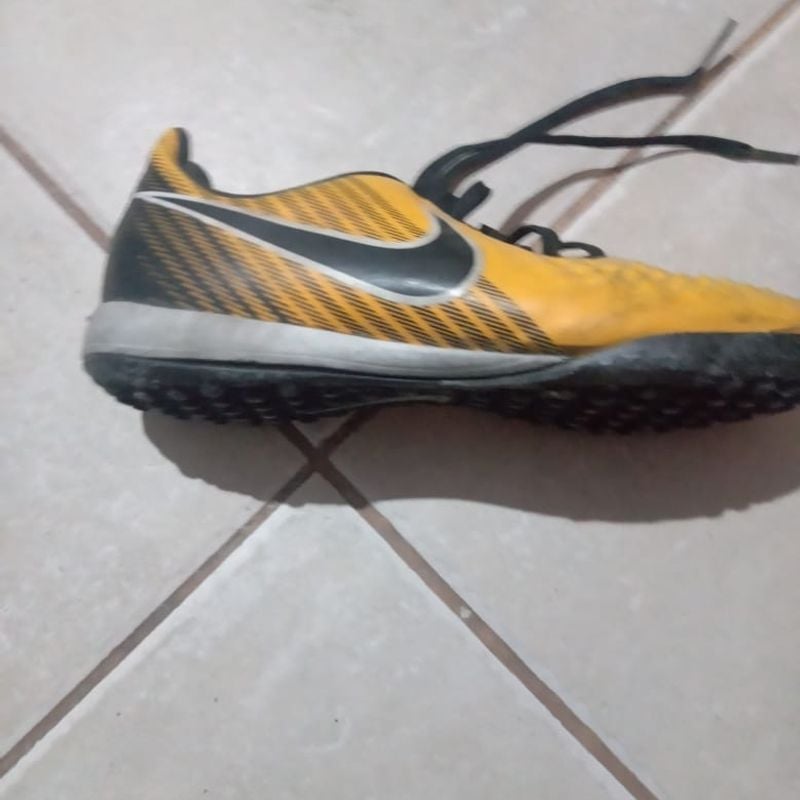 Chuteira Nike Magista Onda Ii Amarela Nike Usado 104030240