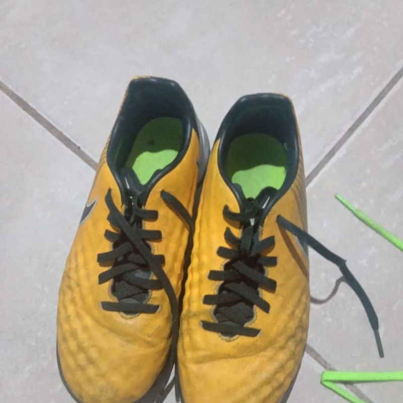 Chuteira Nike Magista Onda Ii Amarela Nike Usado 104030240