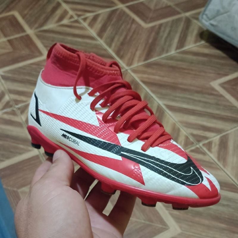 Chuteira da store nike tamanho 33