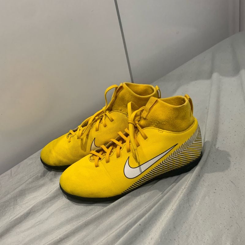 Chuteira nike 2024 numero 35