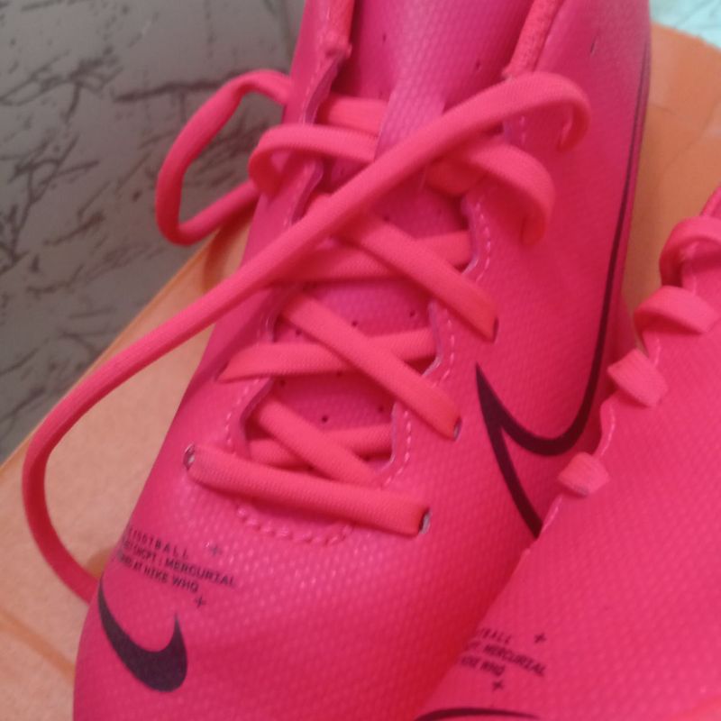 Chuteira nike best sale rosa fluorescente