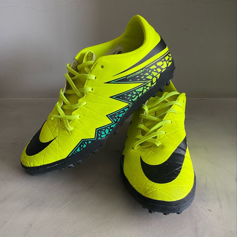 Chuteira sales nike neon