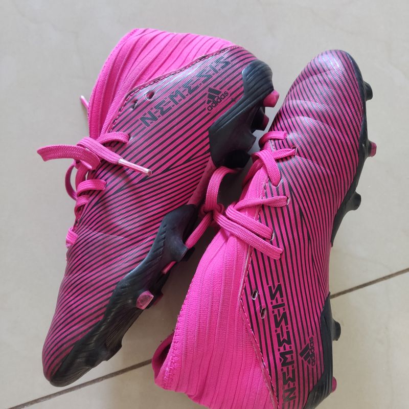 Chuteira rosa best sale adidas infantil