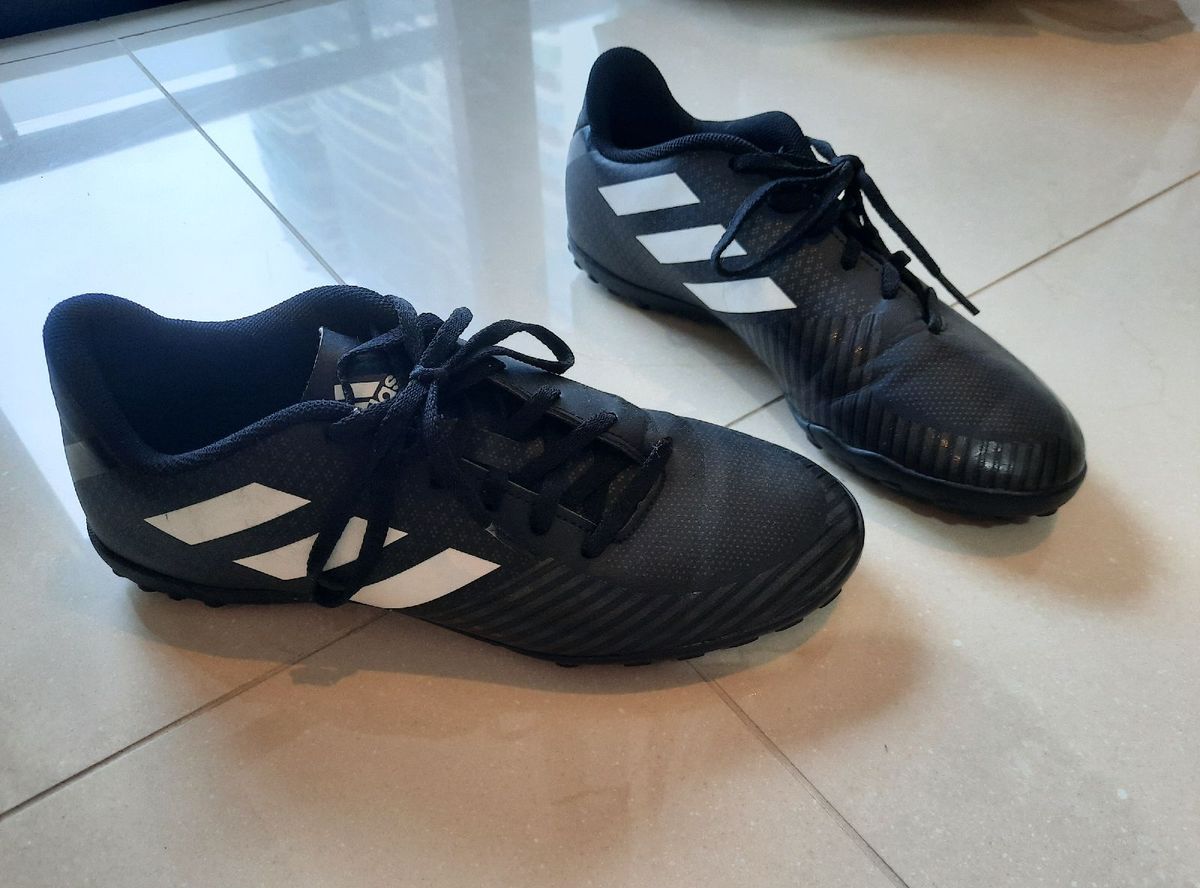 chuteira society número 25