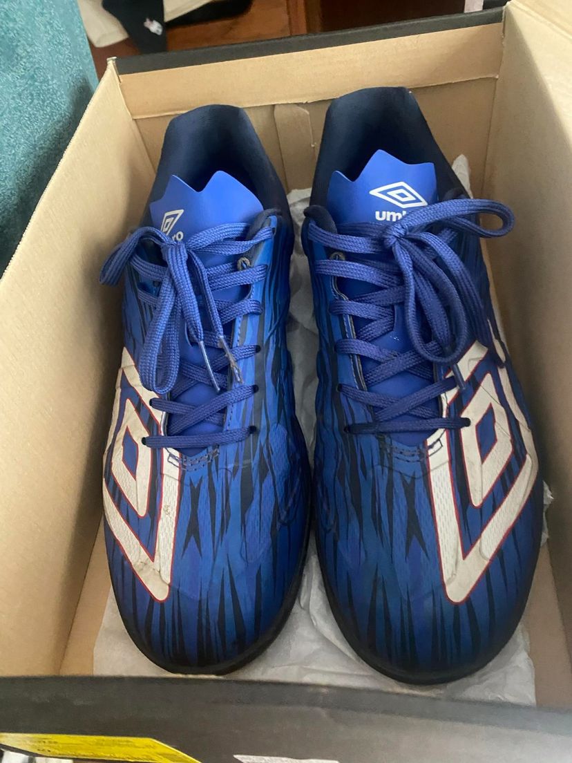 Chuteira Umbro Ultimate Society 42 | Tênis Masculino Umbro Usado ...