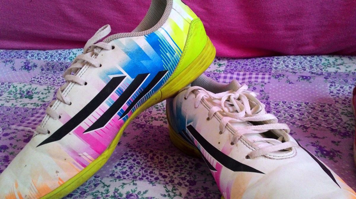 chuteira feminina adidas