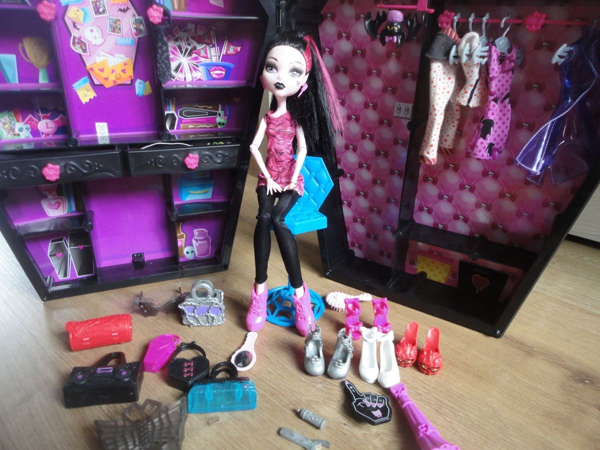 monster high closet