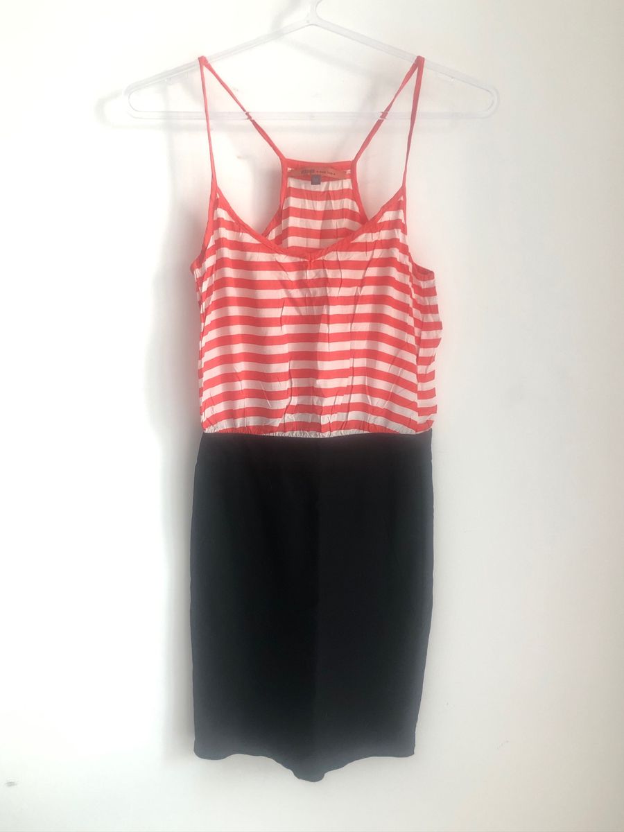 vestido soltinho em cima e colado embaixo