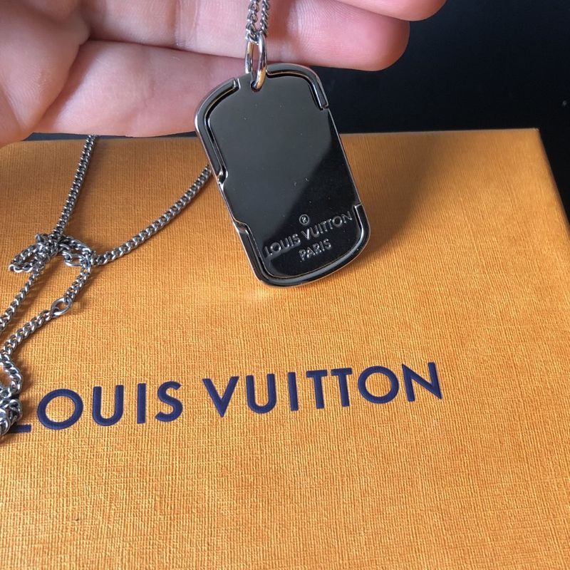 Colar Masculino Monogram Locket em Paládio - LOUIS VUITTON®