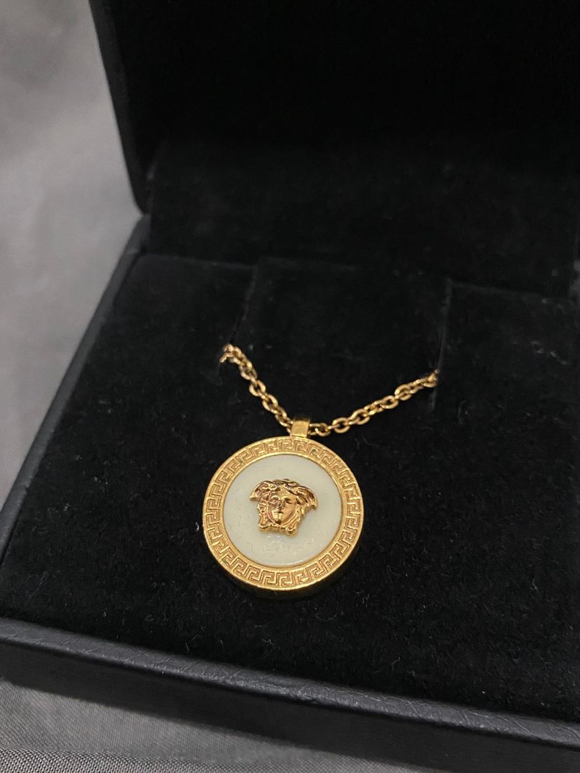 Colar Versace Dourado Medusa | Jóia Feminina Versace Usado 93519847 ...