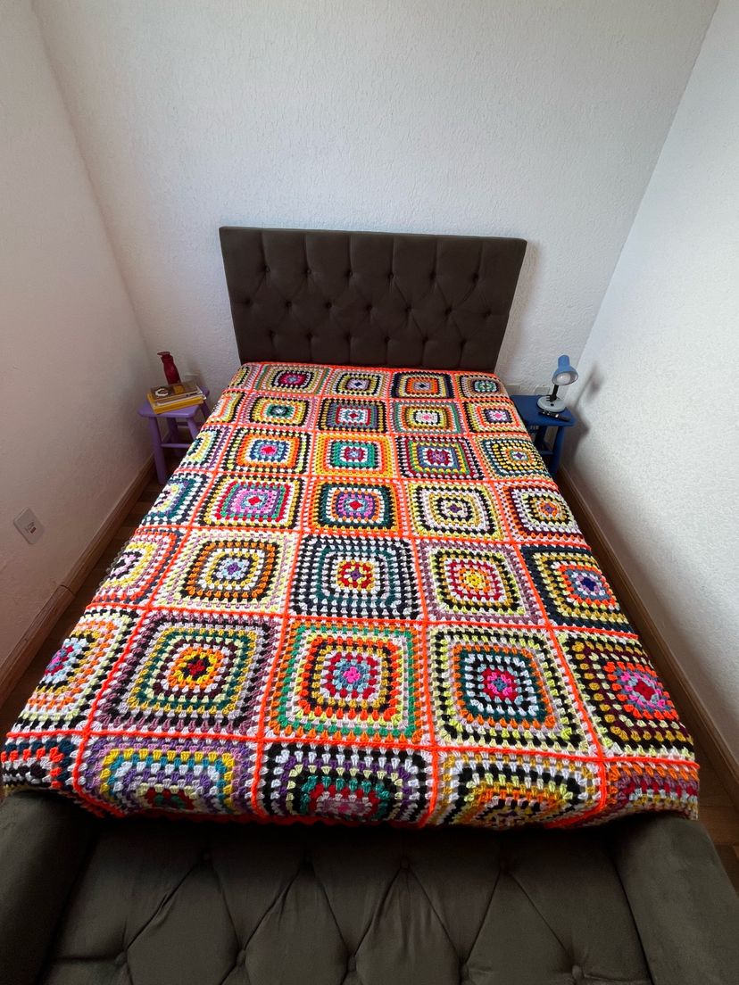 Colcha de Crochê Colorida de Lã | Item de Decoração Artesanal Nunca ...