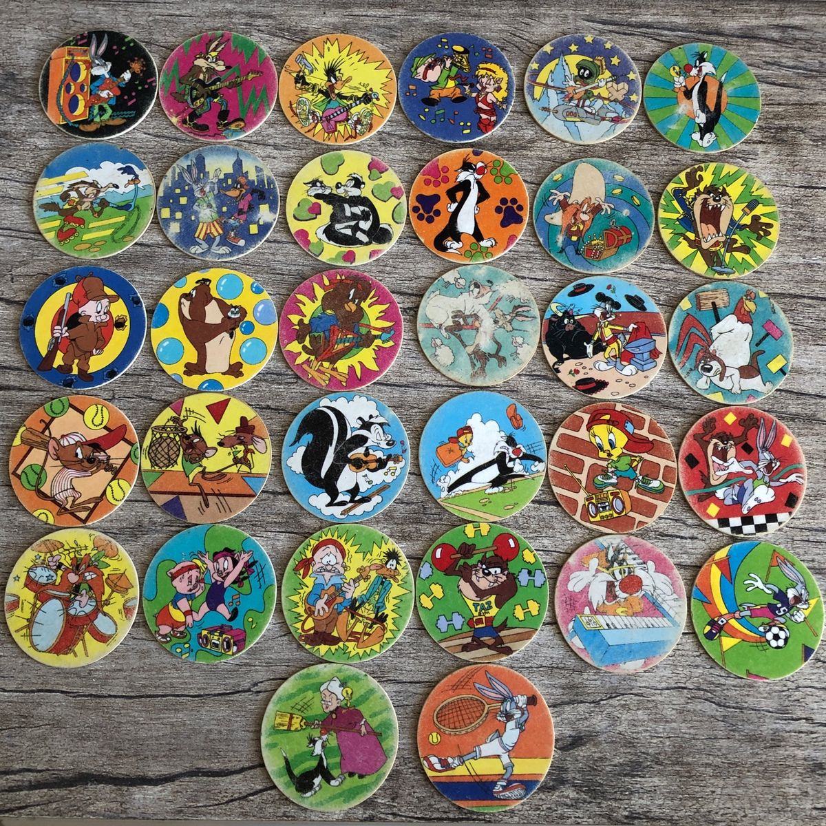 Coleção 32 Tazos Looney Tunes Perna Longa e Seus Amigos Elma Chips Anos