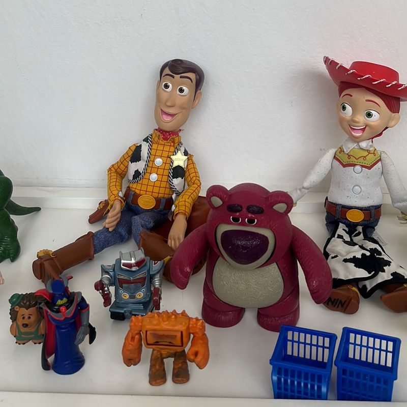 Brinquedo Peões tematicos Toy Story Disney lacrado.