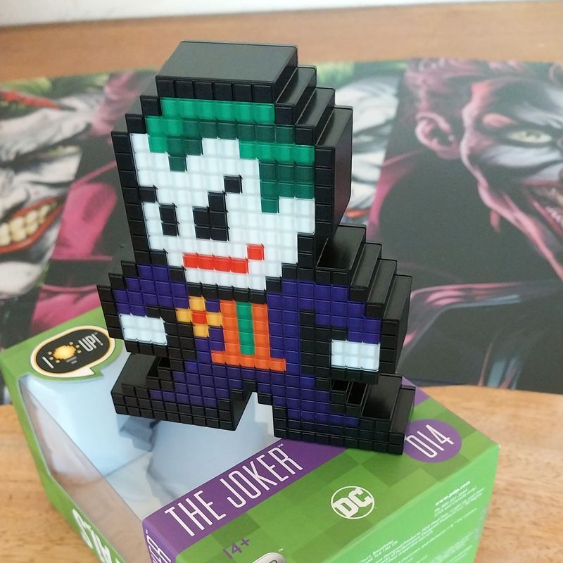 Totem Coringa em pixel art | The Joker