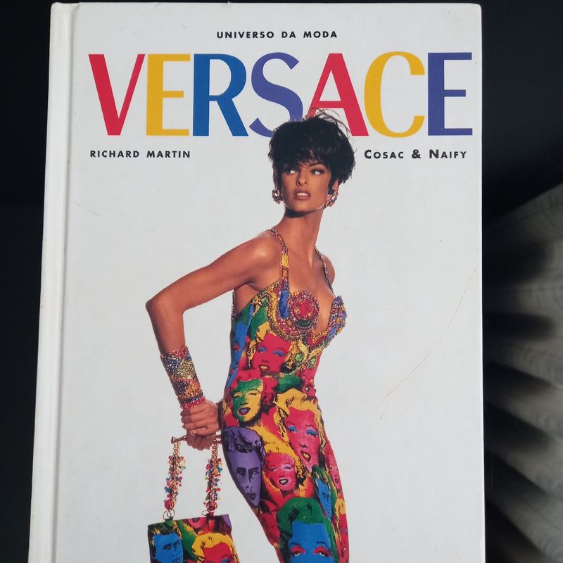 Valentino - Coleção Universo da Moda (Em Portuguese do Brasil) : Brnadine  Morris: : Libros