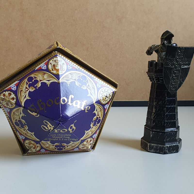 Colecionáveis Harry Potter - Peça Xadrez de Bruxo e Carta Grifinória Sapo  de Chocolate, Item de Decoração Harry Potter Usado 91767286