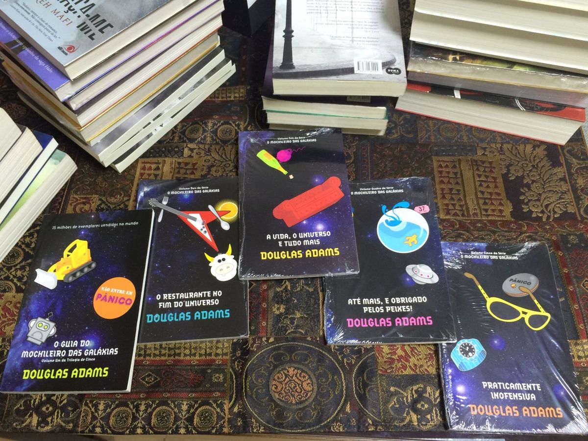 Combo da Saga de Livros do Guia do Mochileiro Das Galáxias - Douglas Adams  | Livro Sextante Usado 16798639 | enjoei