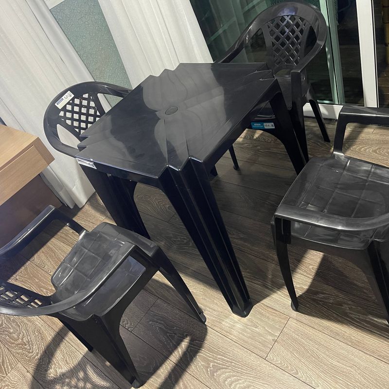 Conjunto de Mesa e Cadeiras Tramontina Tambaú Iguape - Branco