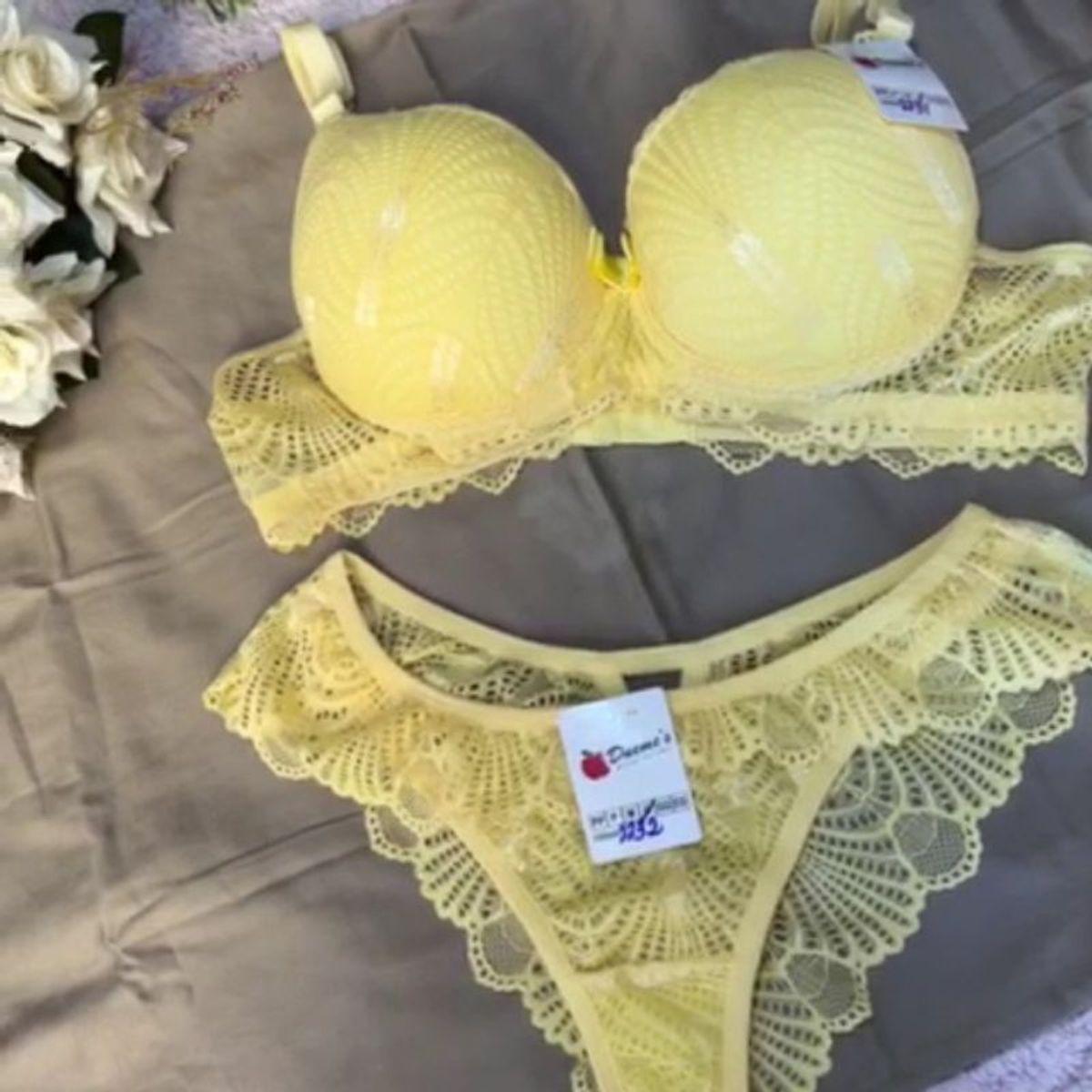 Compartilhar Favoritar Conjunto Lingerie Com Bojo E Renda Amarelo Suti E Calcinha Roupa