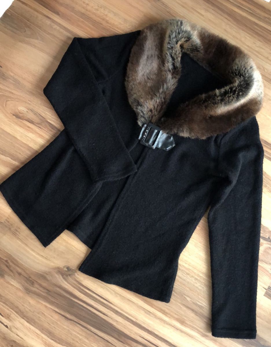 casaco feminino com gola de pelo