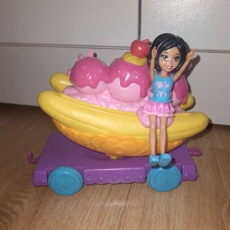 Boneca Polly Pocket Carrinho de Banana Split - Mattel : :  Brinquedos e Jogos