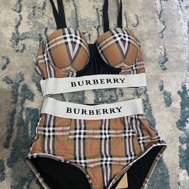 Conjunto Burberry | Moda Praia Feminina Burberry Nunca Usado
