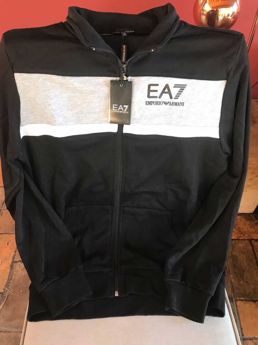 Conjunto de Moletom Emporio Armani Ea7 Preto Tam G | Roupa Esportiva Masculino Emporio Armani Nunca Usado 35945382 | enjoei