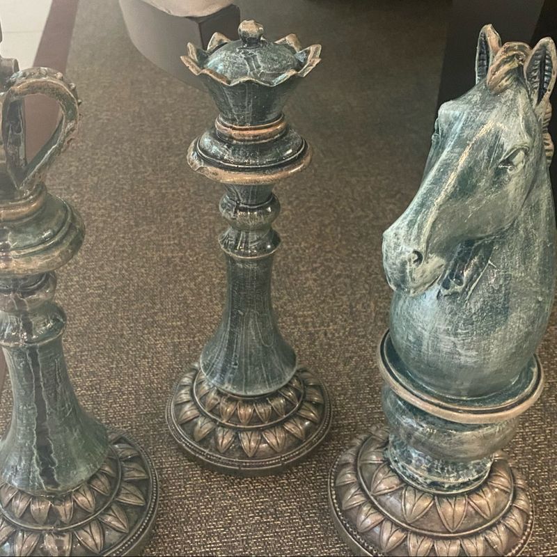 Trio Peças de Xadrez Decorativas Rei Rainha Cavalo em Resina