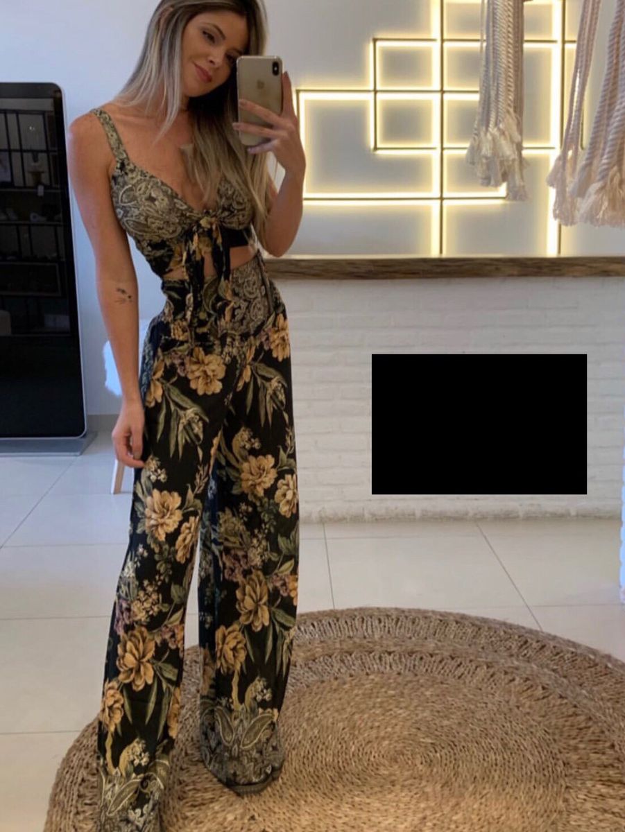 calça pantalona estampada com cropped