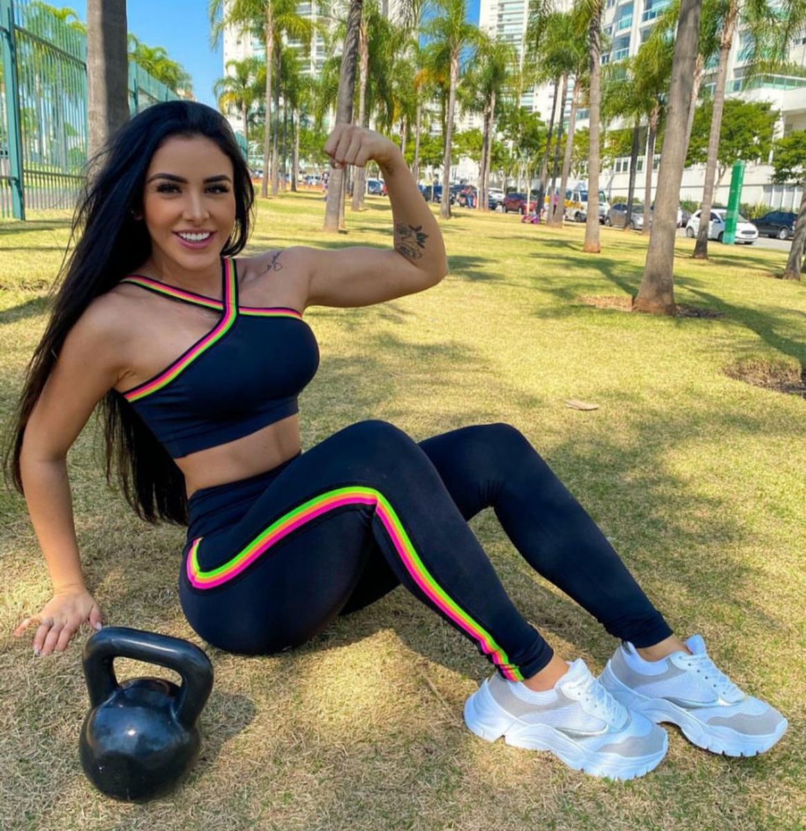 Conjunto Fitness Poliamida Preto com Elástico Neon (Academia