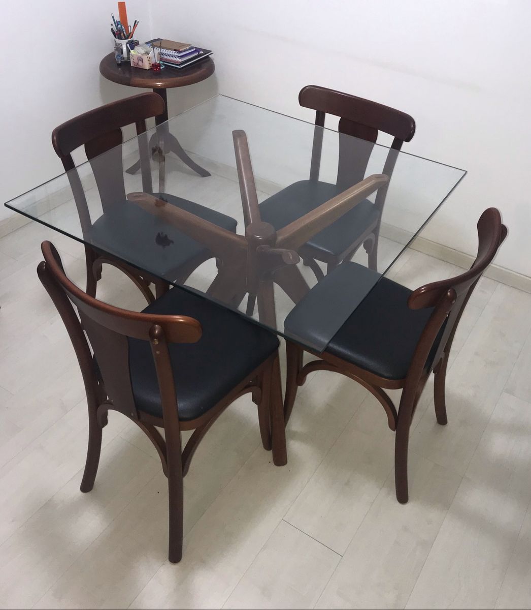 Conjunto Mesa Quadrada em Vidro com Cadeira Tok&stok | Móvel Tok&Stok