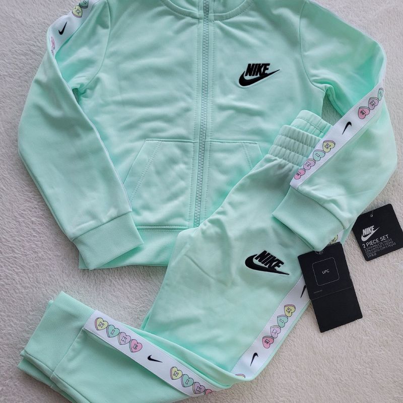 Conjunto de roupa sales da nike feminino