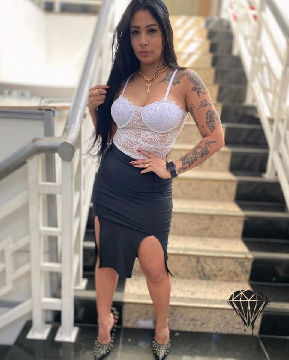 body com saia midi