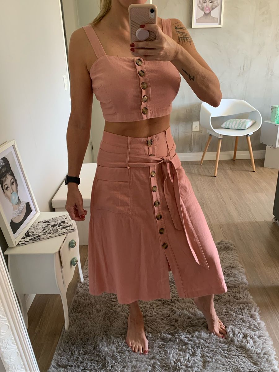 conjunto saia midi e blusa